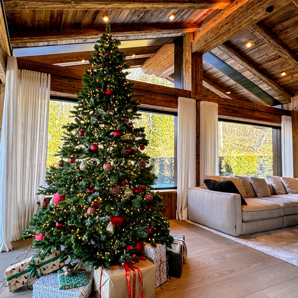 Weihnachtlich inszenierter Wohnraum von JL LIVING
