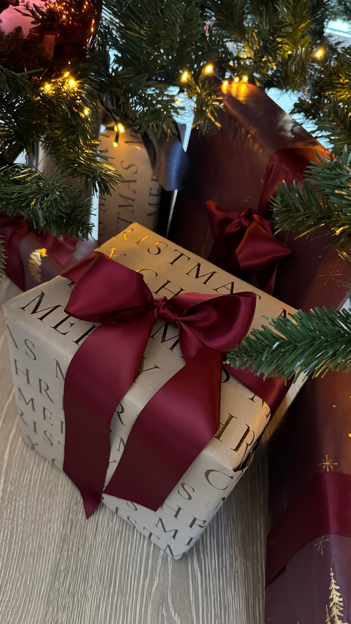 Weihnachtlich inszenierter Wohnraum von JL LIVING