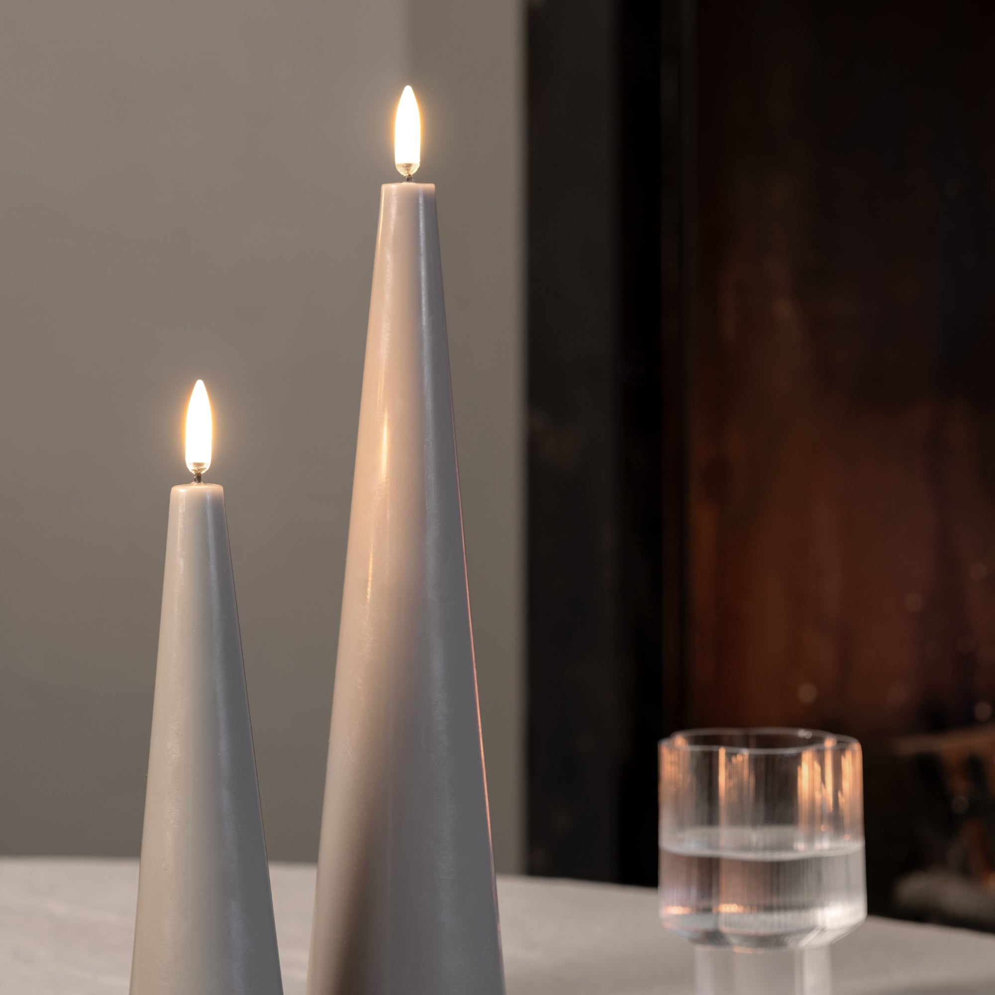 Uyuni LED Kegelkerze, Sandstone, Smooth, 6,8 x H30cm –