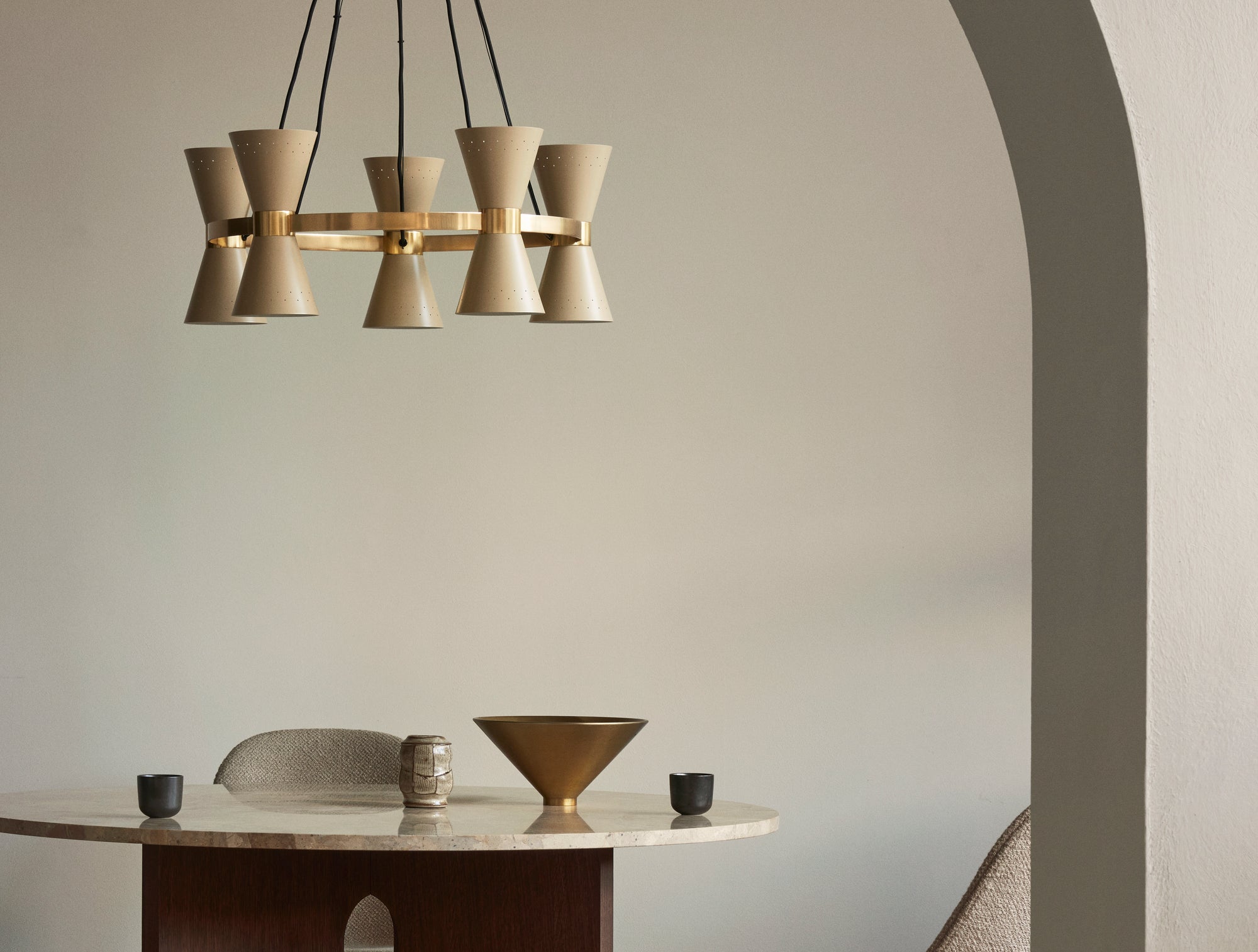 MENU_Collector_5_Pendant_Taper_Bowl_Androgyne_Dining_Table (2).jpg