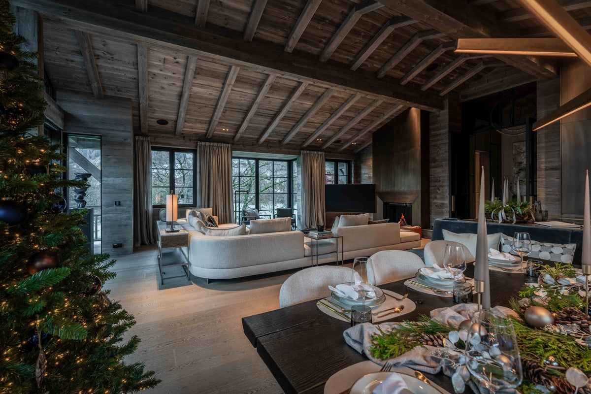 Weihnachtlich inszenierter Wohnraum von JL LIVING