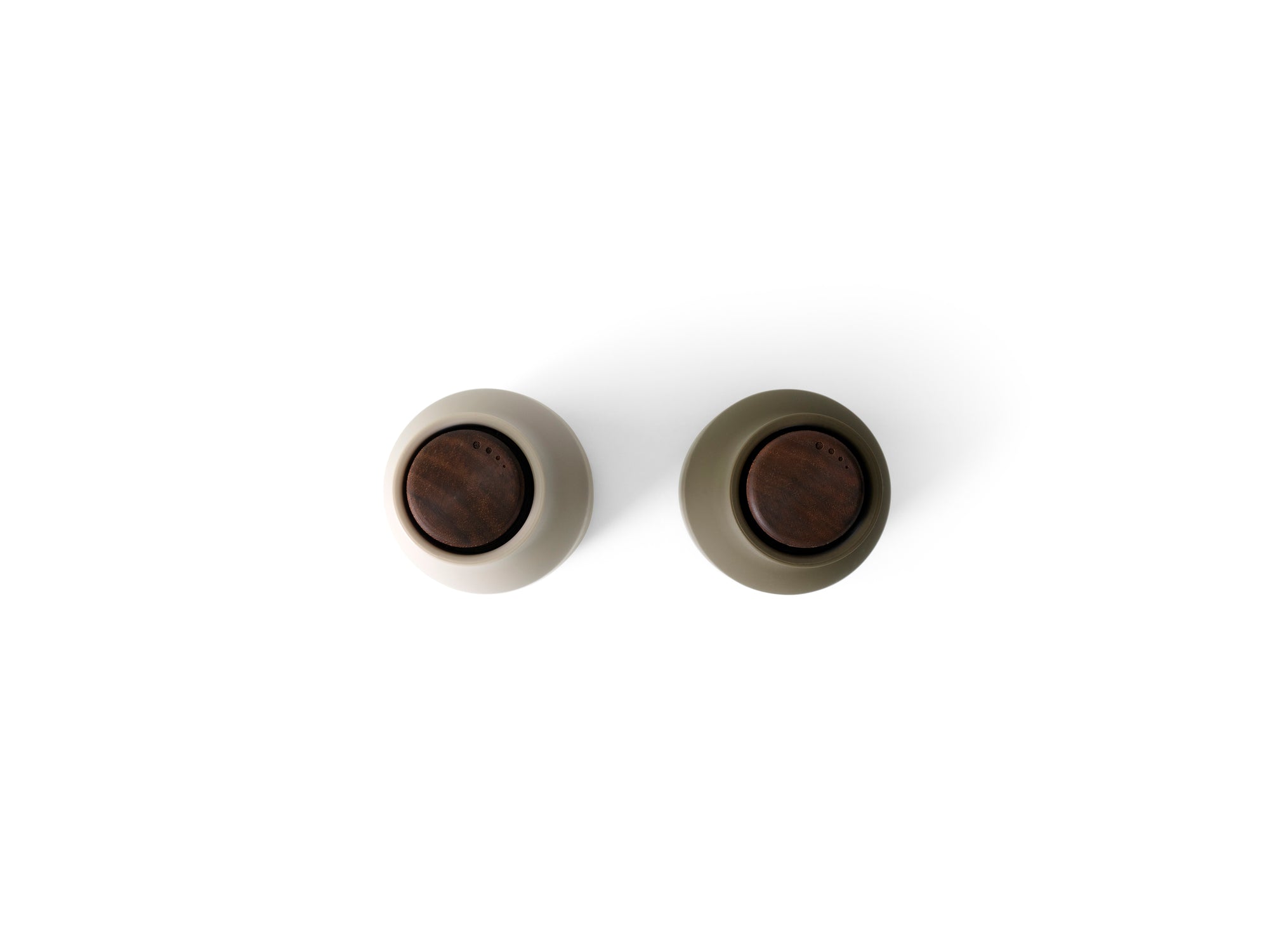 Audo salt and pepper mill, color Hunting Green - Beige - Walnut Lid