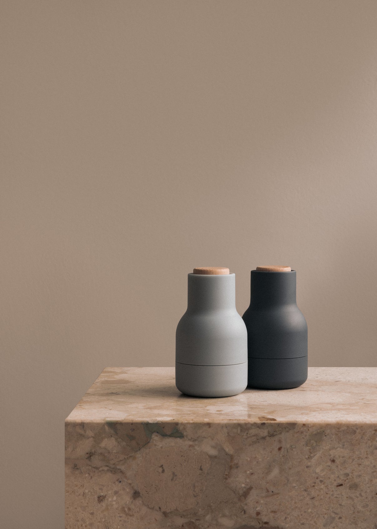 Audo salt and pepper mill, small, color Hunting Green - Beige - Walnut Lid