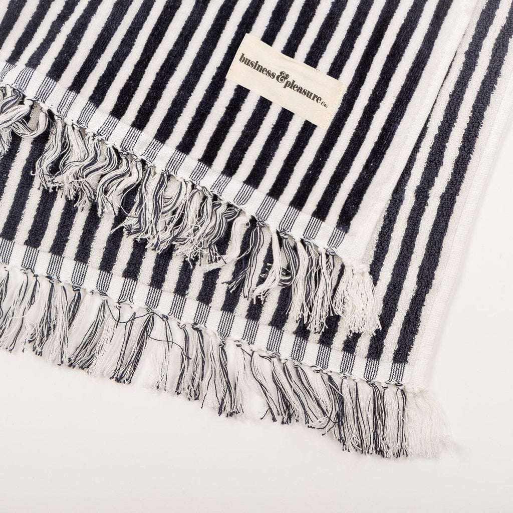 Business & Pleasure Toalla de playa - color Navy Stripe