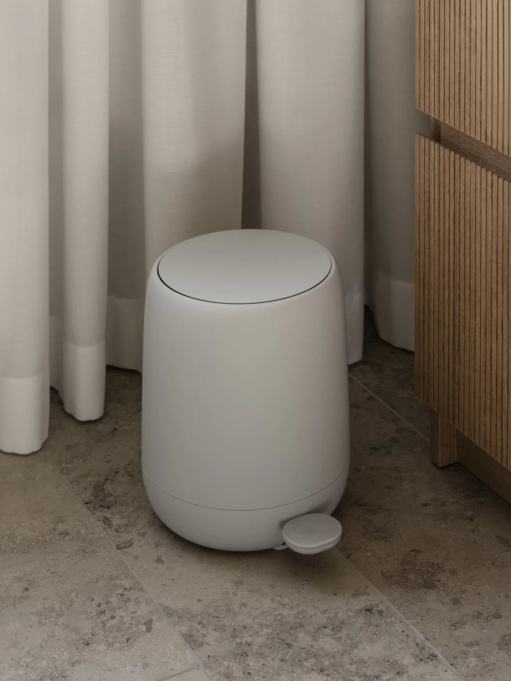 Blomus Step Trash Can SONO