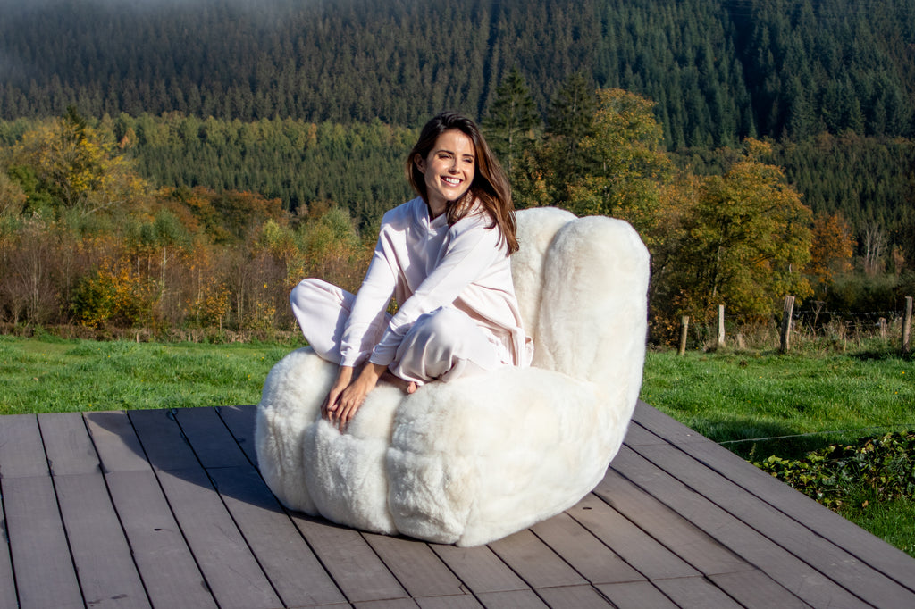 TOEHUX08 Toe Chair DEDO_Offwhite Beige_Ambiente_Web_6.jpg
