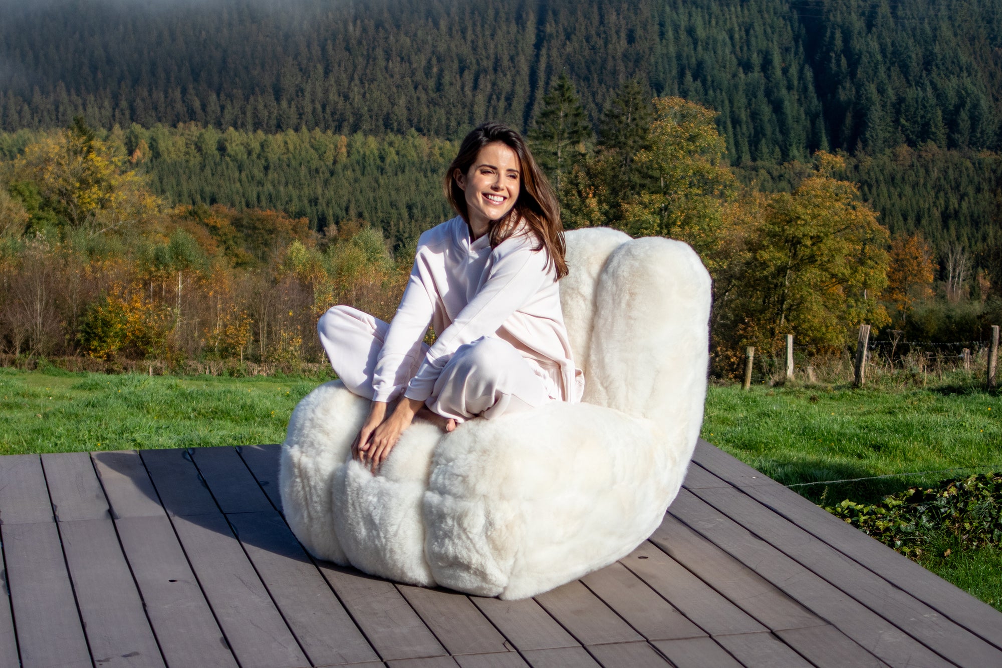 TOEHUX08 Toe Chair DEDO_Offwhite Beige_Ambiente_Web_6.jpg