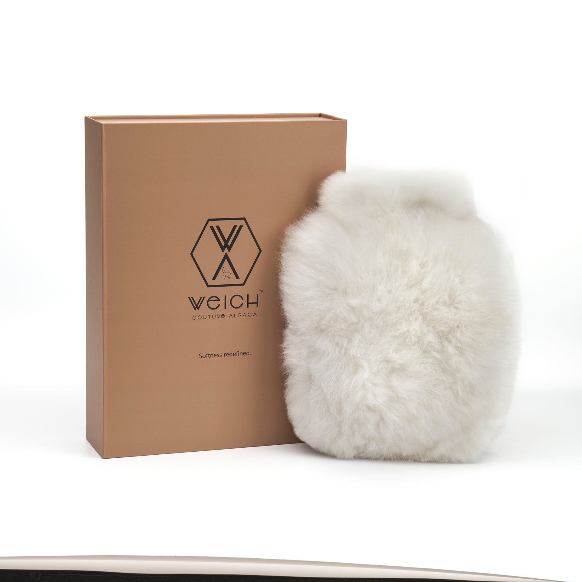 HOTHU1X01 Hot-Watter Bottle CALMO_Regular_35cm_Pearl White_CutOut_Print_2.jpg