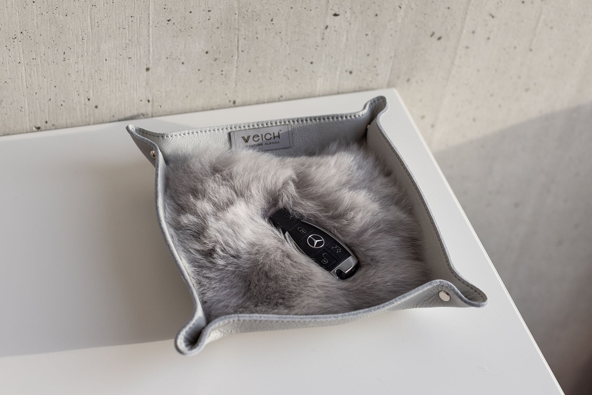 KEYBOX103 Catchall tray TODO_Silver Grey_Ambiente_Web_1.jpg