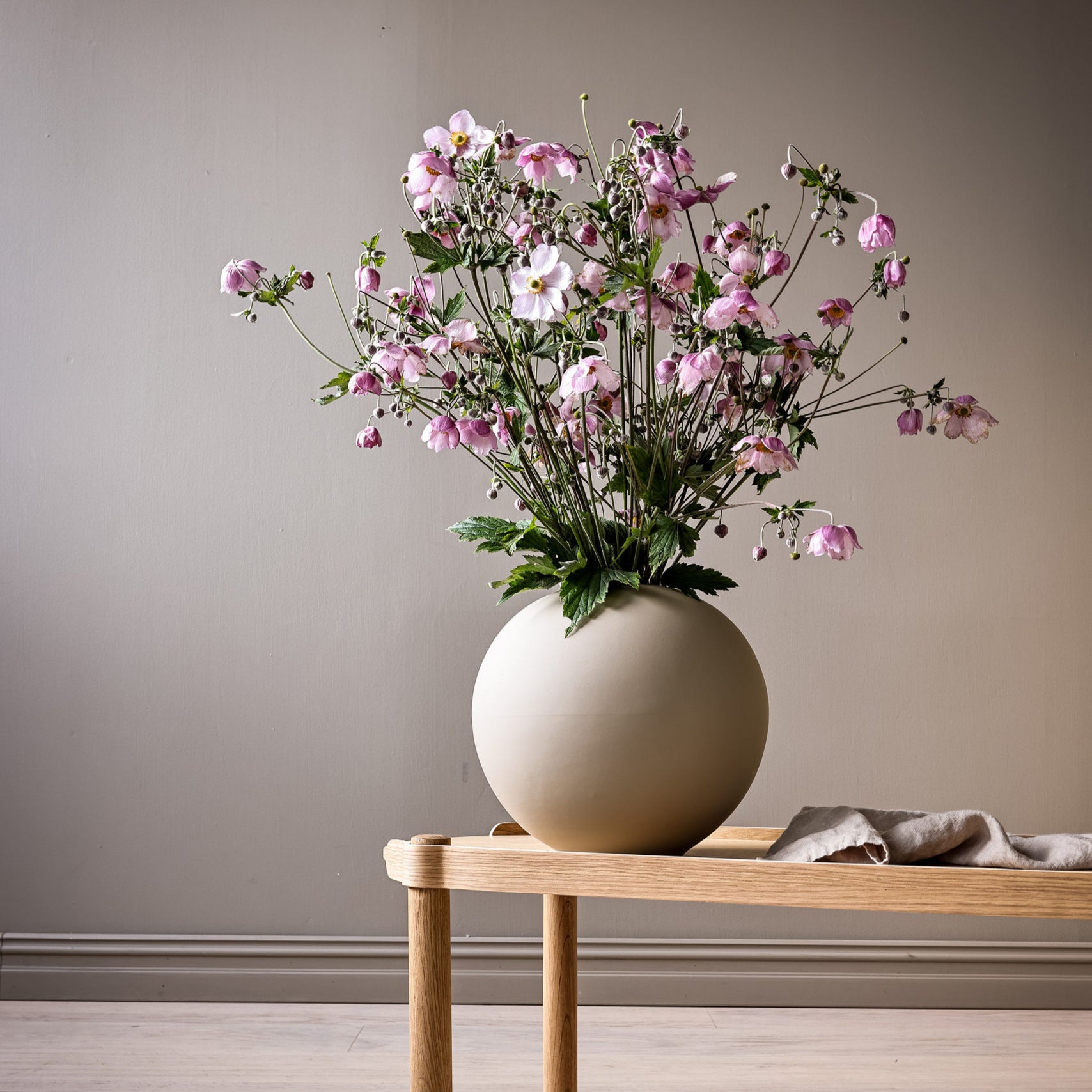 HI-028-06-SA-Ball-Vase-30-cm-Sand-14-scaled_edited.jpg