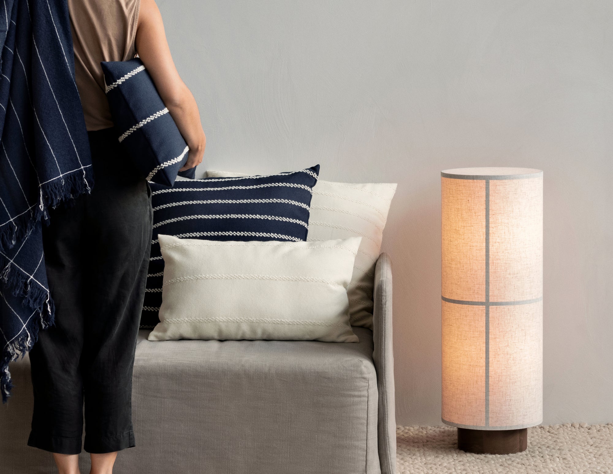 MENU_Offset_Sofa_Loose_Cover_Hashira_Floor_Lamp_Losaria_Pillow_Mimoides_Pillow_Gravel_Rug_