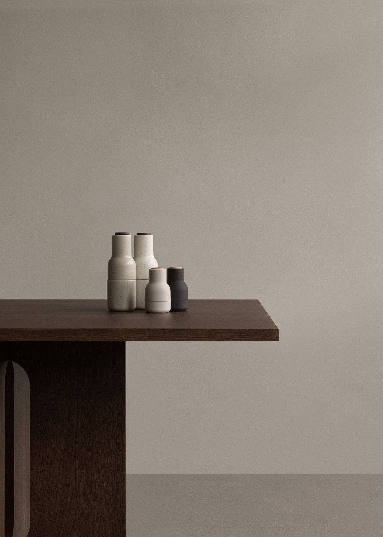 Audo_Bottle_Grinders_Small_Androgyne_Dining_Table_11.jpg