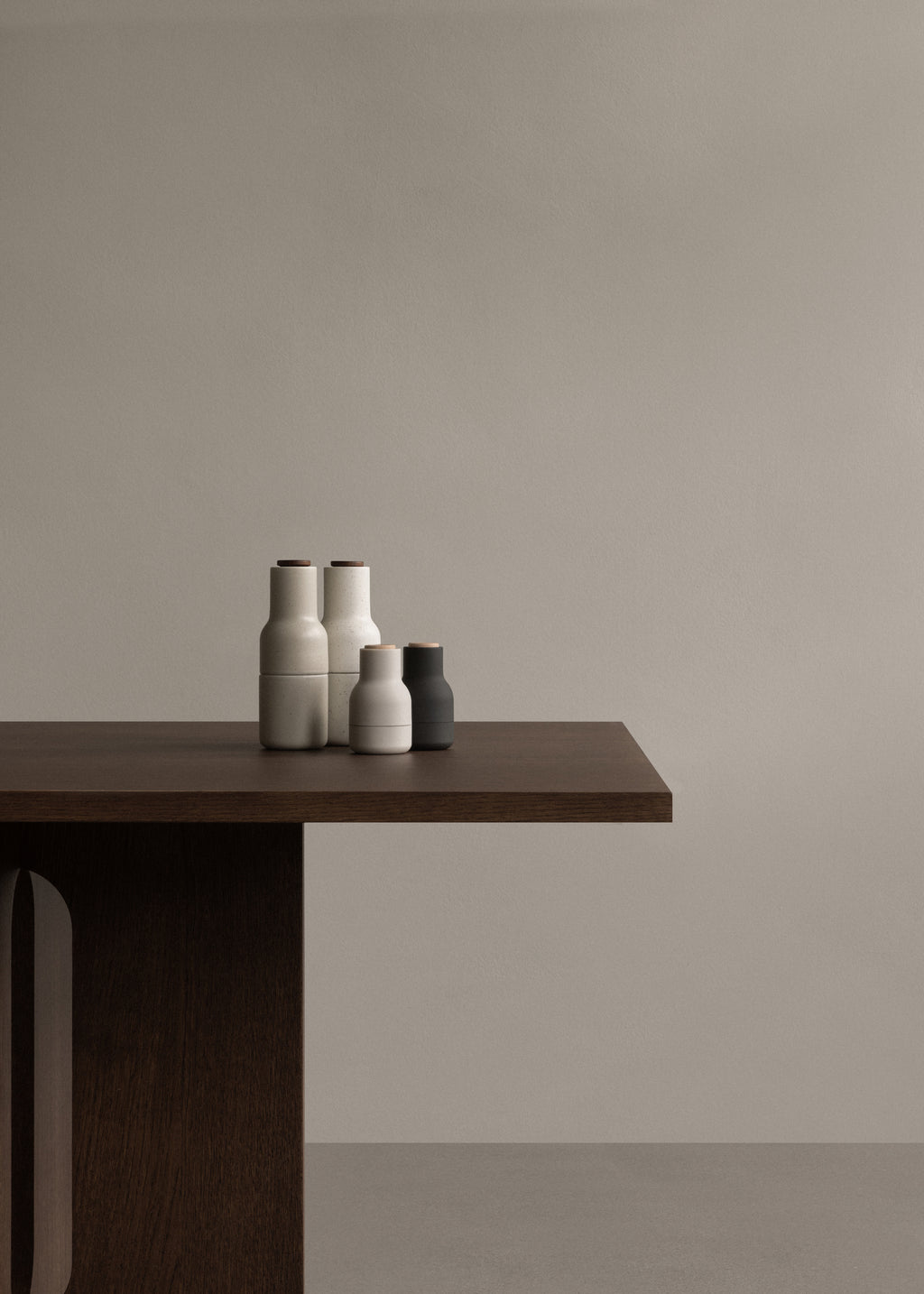 Audo_Bottle_Grinders_Small_Androgyne_Dining_Table_11.jpg