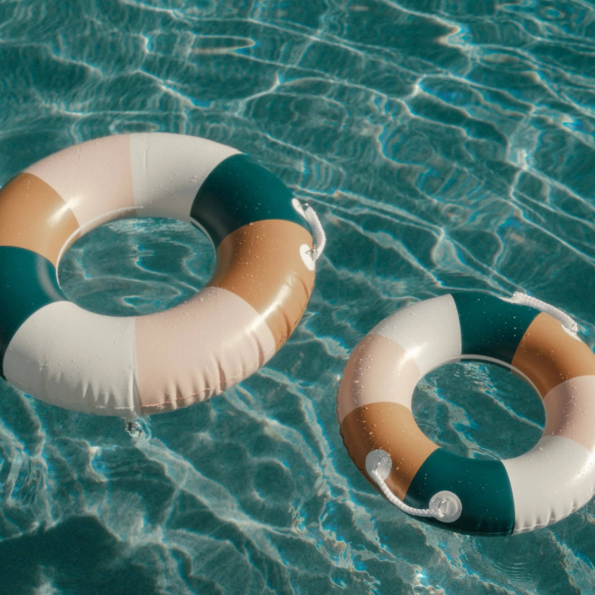 Business & Pleasure Schwimmring - Farbe 70s Panel Cinque